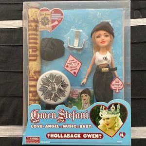 Gwen Stefani Hollaback Quinn doll 2006 NEW IN box